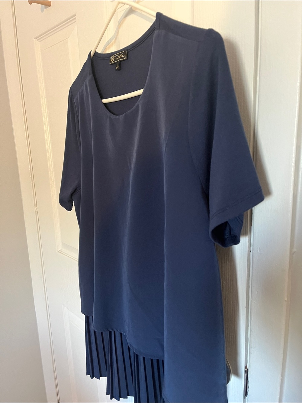 DG2 by Diane Gilman Navy Short-Sleeve Pleated-Hem Blouse size L
